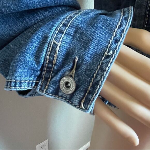 Maurices Distressed Medium Wash Faded Denim Jean Jacket Button Down Size 3 - Picture 6 of 11